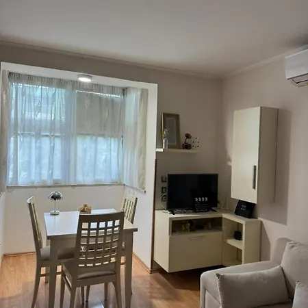 Modern In Center- Bllok Appartement *